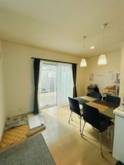 リビングからのダイニング